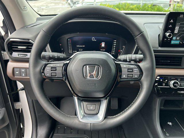 Photo of 2025 Platinum White Pearl Honda Pilot