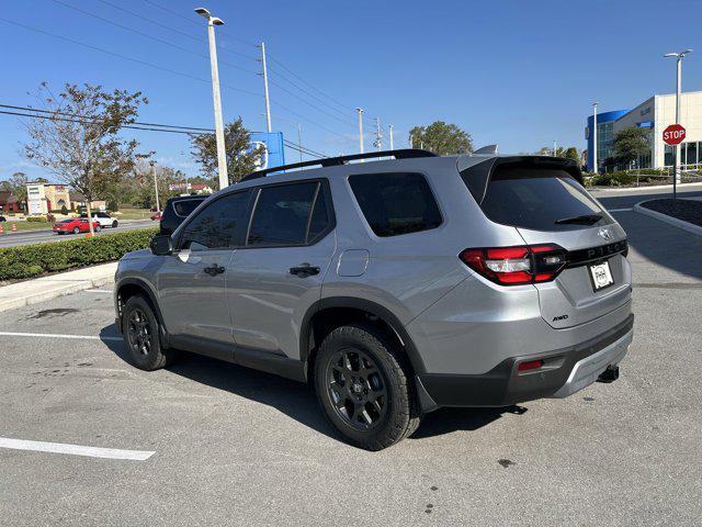 Photo of 2025 Lunar Silver Metallic Honda Pilot