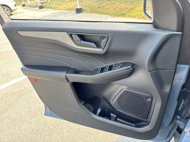 Photo of 2023 VAPOR BLUE METALLIC Ford Escape