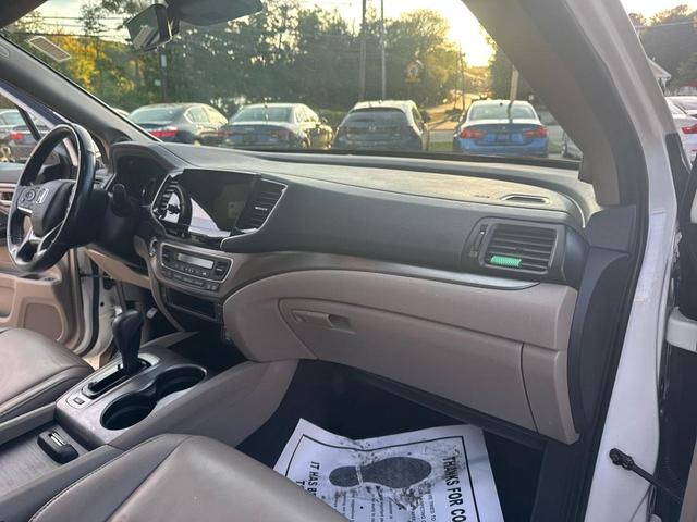 Photo of 2019 White Diamond Pearl Honda Pilot
