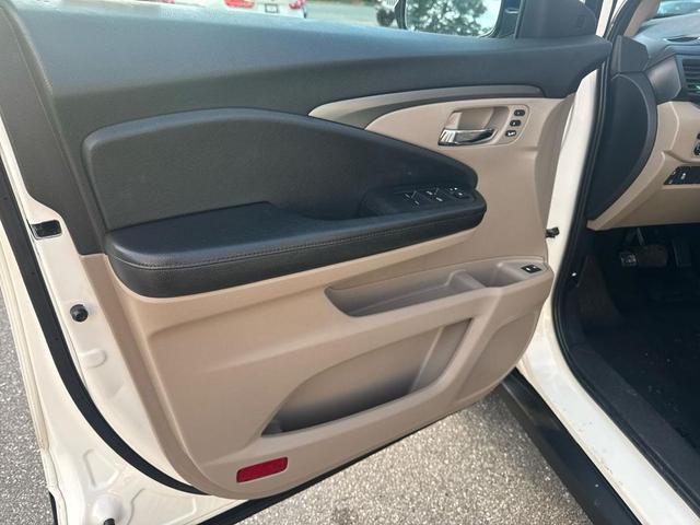 Photo of 2019 White Diamond Pearl Honda Pilot
