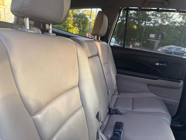 Photo of 2019 White Diamond Pearl Honda Pilot