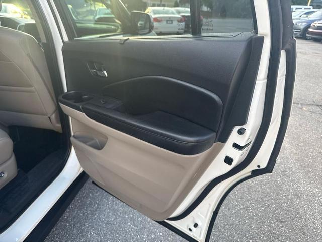 Photo of 2019 White Diamond Pearl Honda Pilot
