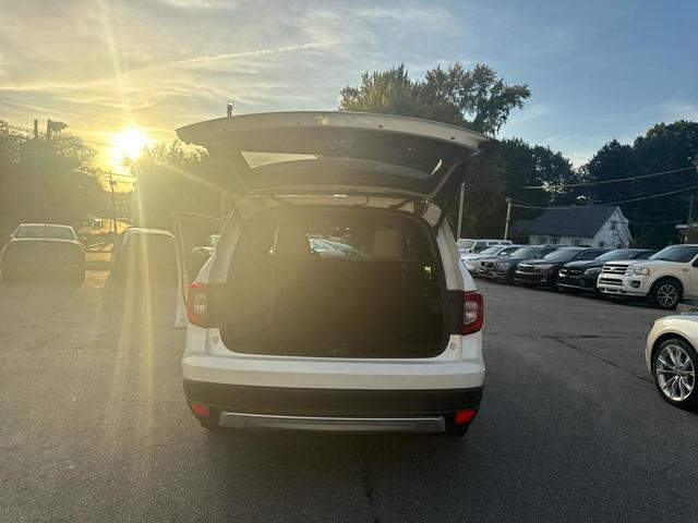 Photo of 2019 White Diamond Pearl Honda Pilot