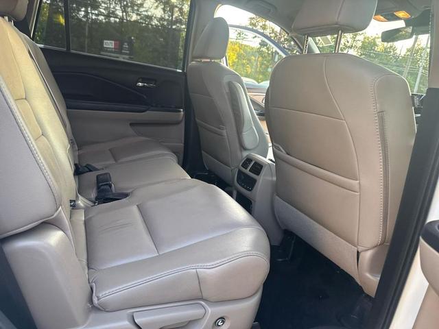 Photo of 2019 White Diamond Pearl Honda Pilot