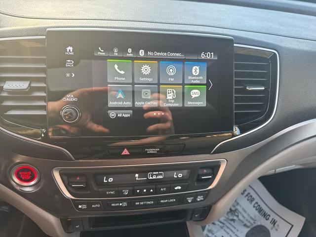 Photo of 2019 White Diamond Pearl Honda Pilot