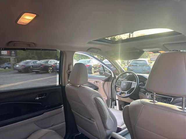 Photo of 2019 White Diamond Pearl Honda Pilot
