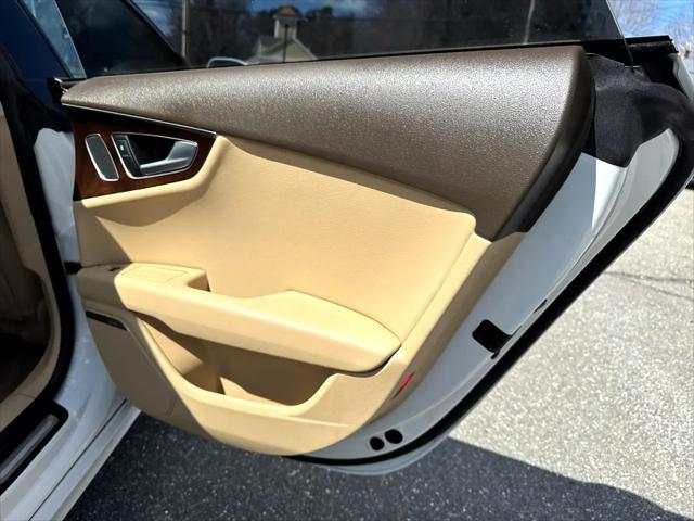 Photo of 2013 White Audi A7