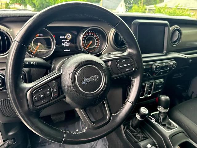 Photo of 2021 Gray Jeep Wrangler