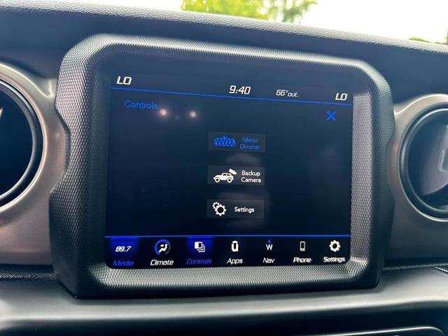 Photo of 2021 Gray Jeep Wrangler