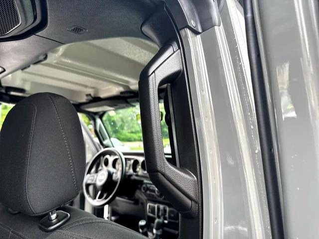 Photo of 2021 Gray Jeep Wrangler