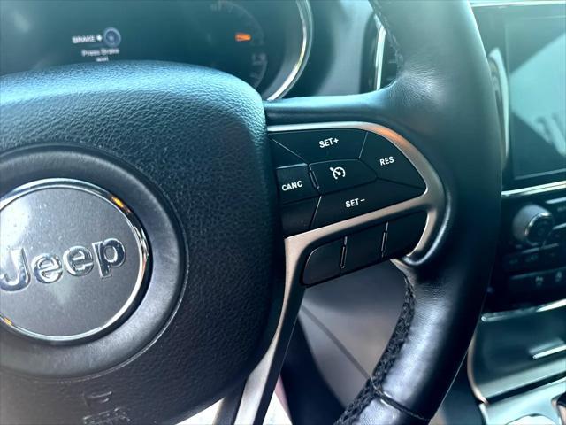 Photo of 2019 Bright White Clearcoat Jeep Grand Cherokee