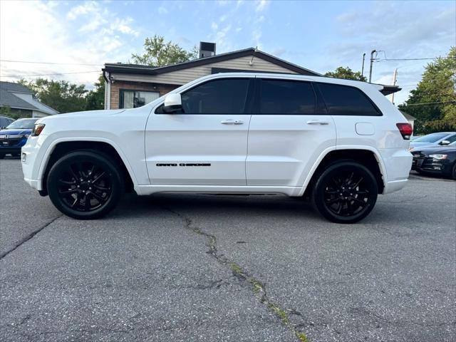 Photo of 2019 Bright White Clearcoat Jeep Grand Cherokee