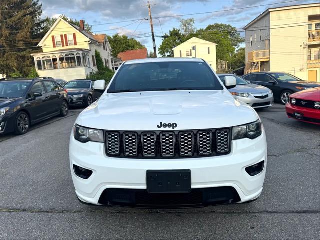 Photo of 2019 Bright White Clearcoat Jeep Grand Cherokee