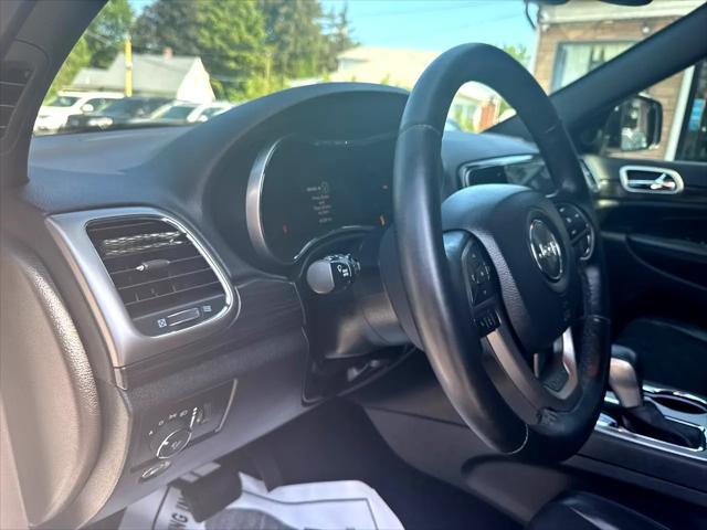 Photo of 2019 Bright White Clearcoat Jeep Grand Cherokee