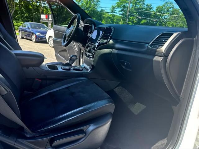 Photo of 2019 Bright White Clearcoat Jeep Grand Cherokee