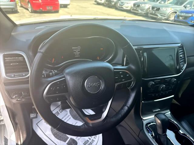 Photo of 2019 Bright White Clearcoat Jeep Grand Cherokee