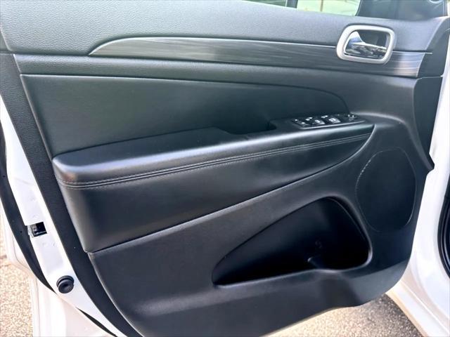 Photo of 2019 Bright White Clearcoat Jeep Grand Cherokee