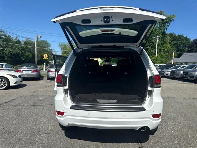 Photo of 2019 Bright White Clearcoat Jeep Grand Cherokee