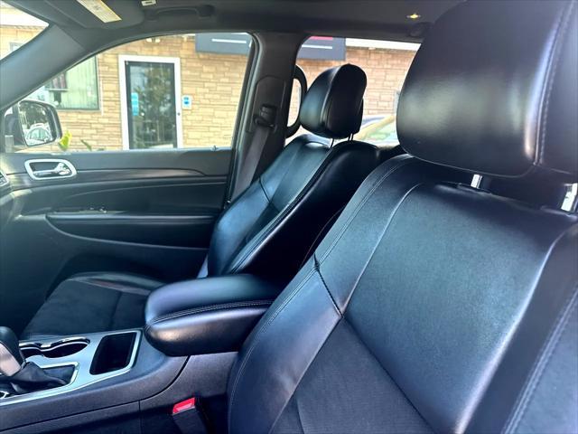 Photo of 2019 Bright White Clearcoat Jeep Grand Cherokee