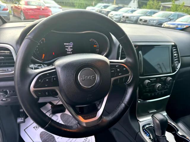 Photo of 2019 Bright White Clearcoat Jeep Grand Cherokee