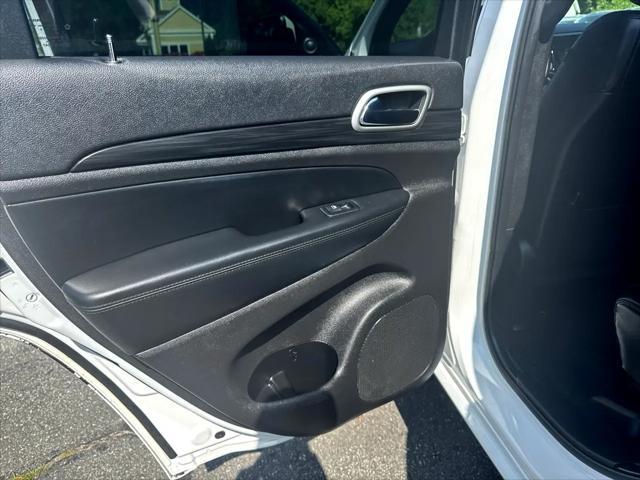 Photo of 2019 Bright White Clearcoat Jeep Grand Cherokee