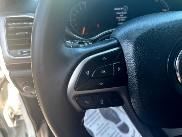 Photo of 2019 Bright White Clearcoat Jeep Grand Cherokee