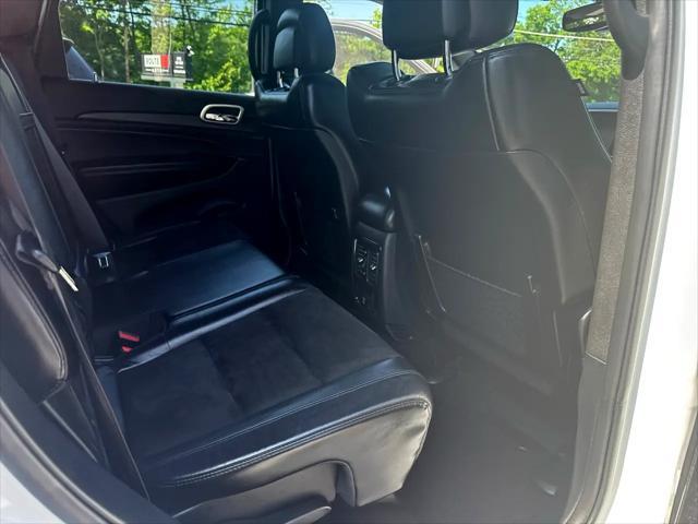 Photo of 2019 Bright White Clearcoat Jeep Grand Cherokee
