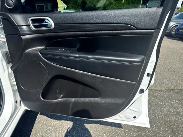 Photo of 2019 Bright White Clearcoat Jeep Grand Cherokee