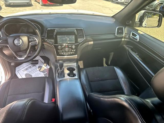 Photo of 2019 Bright White Clearcoat Jeep Grand Cherokee