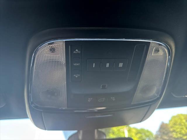 Photo of 2019 Bright White Clearcoat Jeep Grand Cherokee