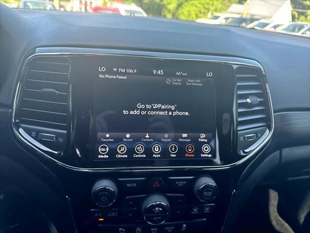 Photo of 2019 Bright White Clearcoat Jeep Grand Cherokee