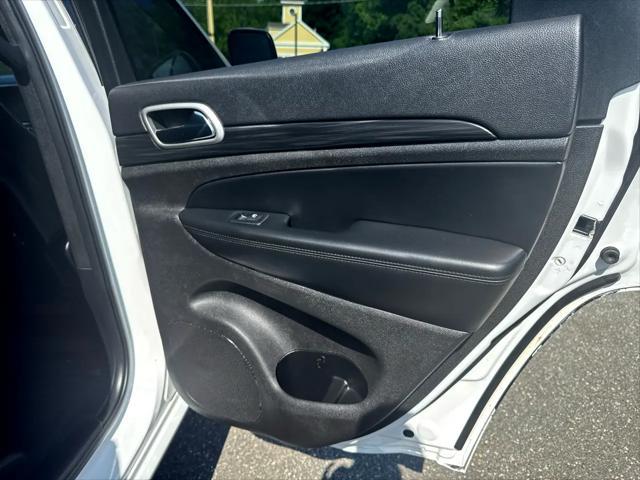Photo of 2019 Bright White Clearcoat Jeep Grand Cherokee