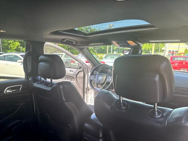 Photo of 2019 Bright White Clearcoat Jeep Grand Cherokee