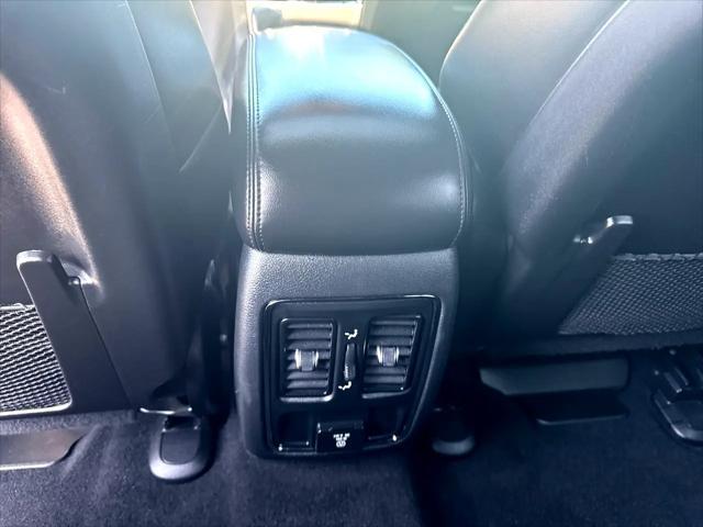 Photo of 2019 Bright White Clearcoat Jeep Grand Cherokee