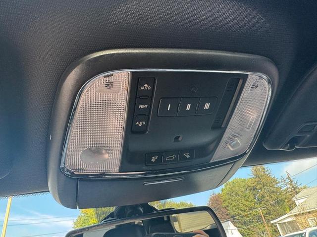 Photo of 2014 Bright White Clearcoat Jeep Grand Cherokee