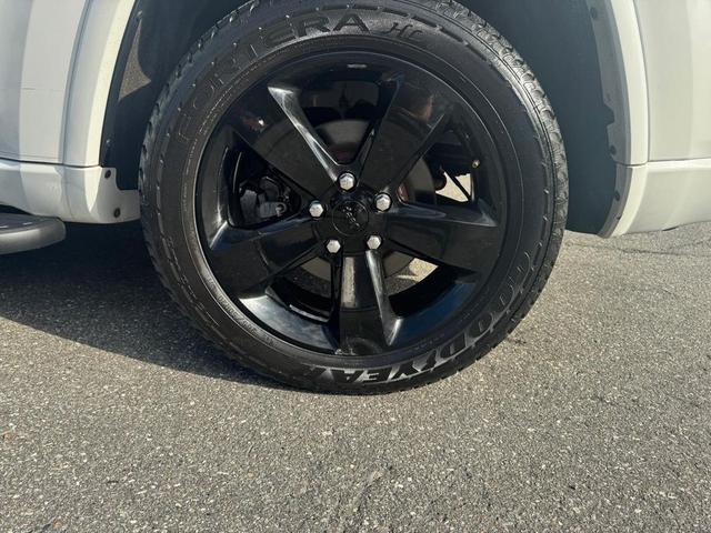 Photo of 2014 Bright White Clearcoat Jeep Grand Cherokee