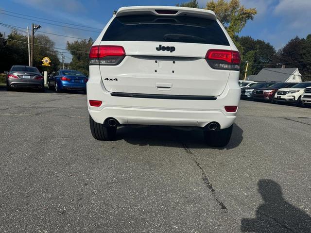 Photo of 2014 Bright White Clearcoat Jeep Grand Cherokee