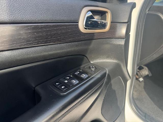 Photo of 2014 Bright White Clearcoat Jeep Grand Cherokee