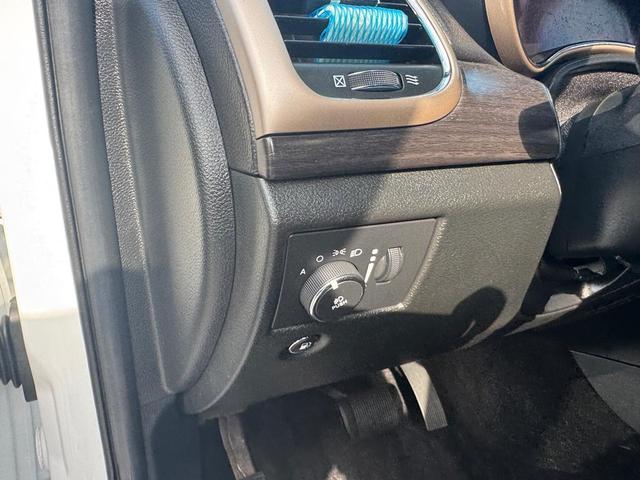Photo of 2014 Bright White Clearcoat Jeep Grand Cherokee