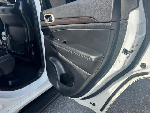 Photo of 2014 Bright White Clearcoat Jeep Grand Cherokee