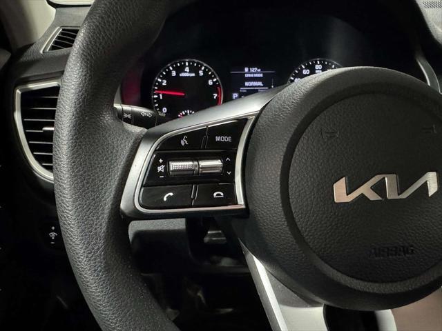 Photo of 2022 Cherry Black Kia Seltos