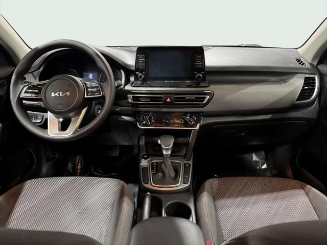 Photo of 2022 Cherry Black Kia Seltos