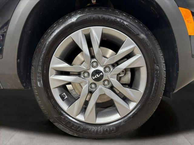 Photo of 2022 Cherry Black Kia Seltos