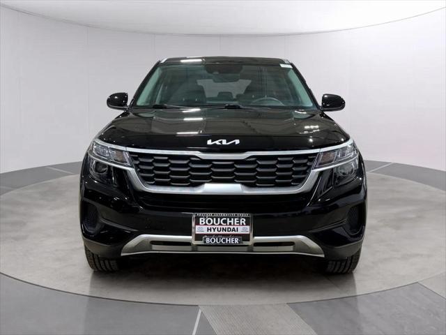 Photo of 2022 Cherry Black Kia Seltos