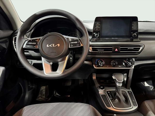 Photo of 2022 Cherry Black Kia Seltos