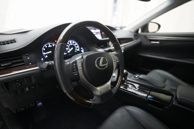 Photo of 2013 Obsidian Lexus ES 350