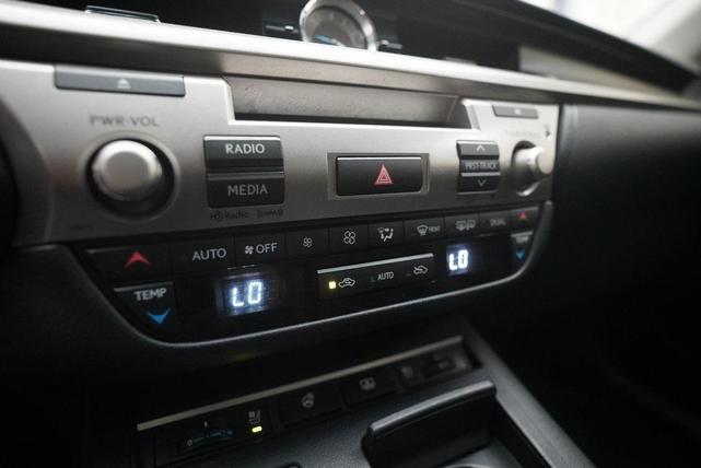 Photo of 2013 Obsidian Lexus ES 350