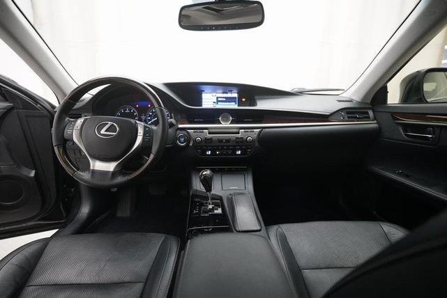 Photo of 2013 Obsidian Lexus ES 350