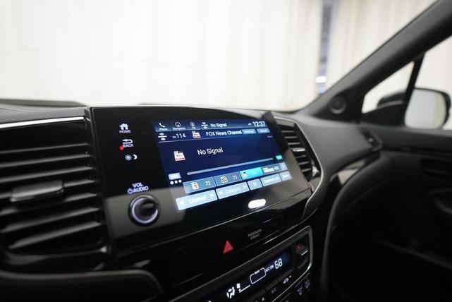 Photo of 2024 Platinum White Pearl Honda Passport